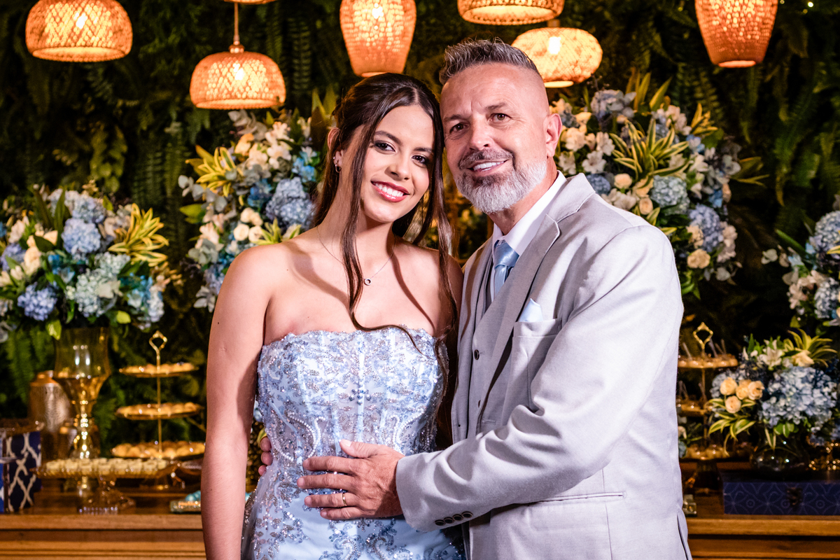15anos, debutante, festade15anos, xvanos, decoracaode15anos, festaglam, decoracaomoderna, neonparty, festasofisticada, fotografiadeeventos, eventos15anos, decoracaodebutante, partydecor, cenário, brilho, requinte, estilo, decoração, vestido, balada