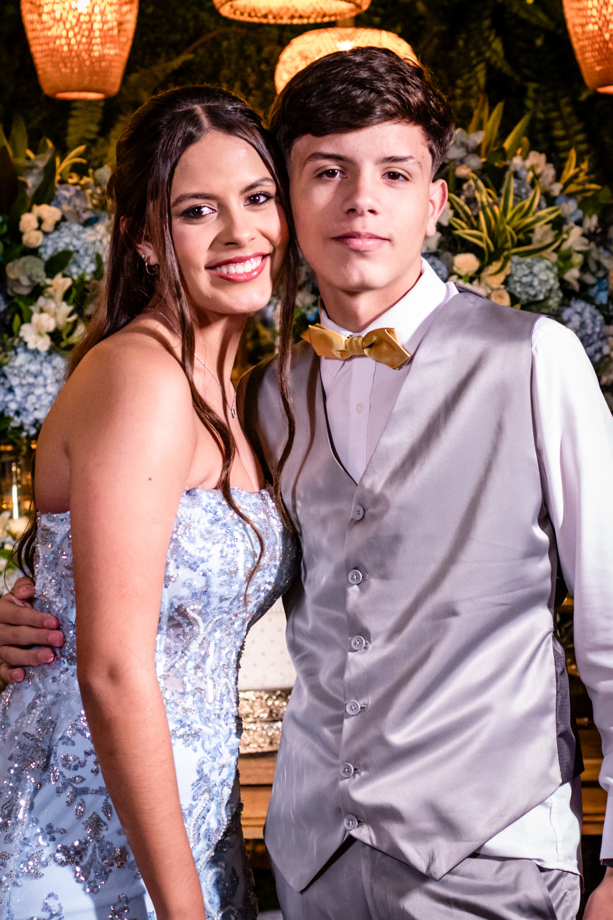 15anos, debutante, festade15anos, xvanos, decoracaode15anos, festaglam, decoracaomoderna, neonparty, festasofisticada, fotografiadeeventos, eventos15anos, decoracaodebutante, partydecor, cenário, brilho, requinte, estilo, decoração, vestido, balada