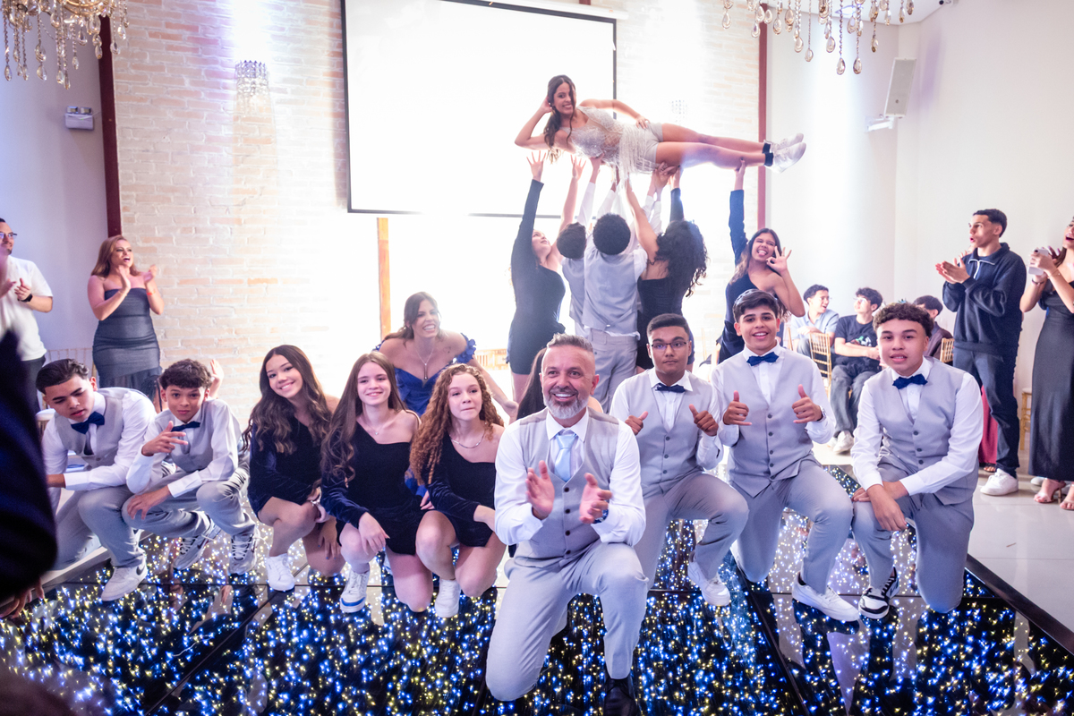 15anos, debutante, festade15anos, xvanos, decoracaode15anos, festaglam, decoracaomoderna, neonparty, festasofisticada, fotografiadeeventos, eventos15anos, decoracaodebutante, partydecor, cenário, brilho, requinte, estilo, decoração, vestido, balada