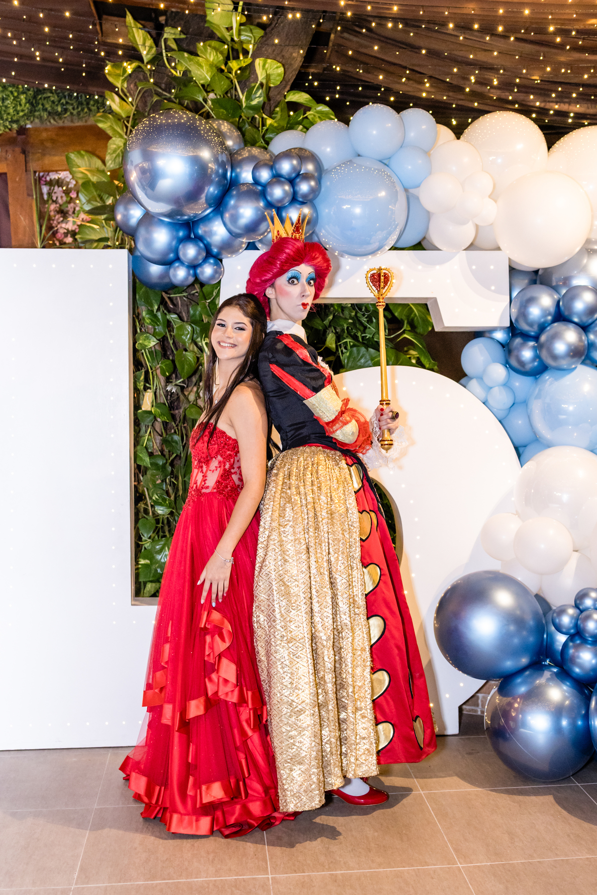 15anos, debutante, festade15anos, xvanos, decoracaode15anos, festaglam, decoracaomoderna, neonparty, festasofisticada, fotografiadeeventos, eventos15anos, decoracaodebutante, partydecor, cenário, brilho, requinte, estilo, decoração, vestido, balada