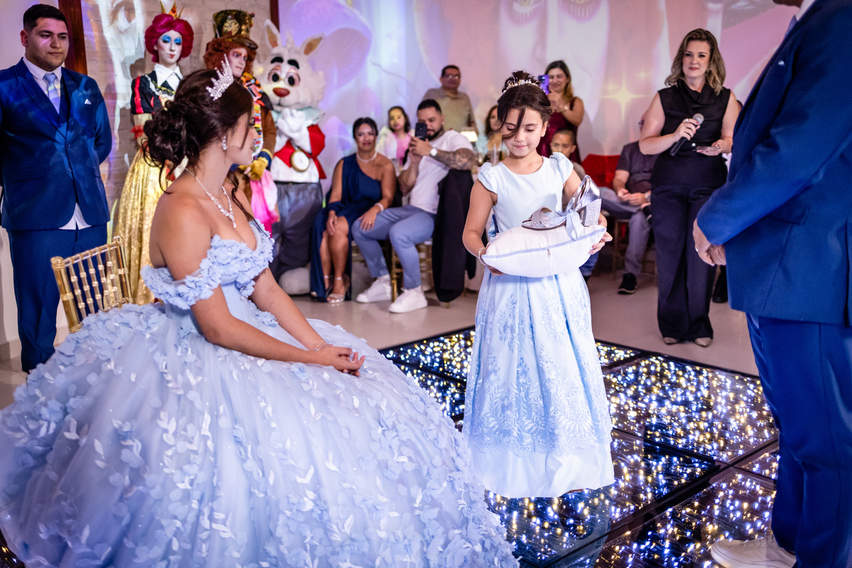 15anos, debutante, festade15anos, xvanos, decoracaode15anos, festaglam, decoracaomoderna, neonparty, festasofisticada, fotografiadeeventos, eventos15anos, decoracaodebutante, partydecor, cenário, brilho, requinte, estilo, decoração, vestido, balada