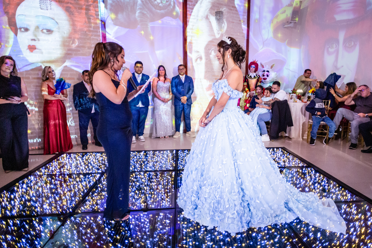 15anos, debutante, festade15anos, xvanos, decoracaode15anos, festaglam, decoracaomoderna, neonparty, festasofisticada, fotografiadeeventos, eventos15anos, decoracaodebutante, partydecor, cenário, brilho, requinte, estilo, decoração, vestido, balada