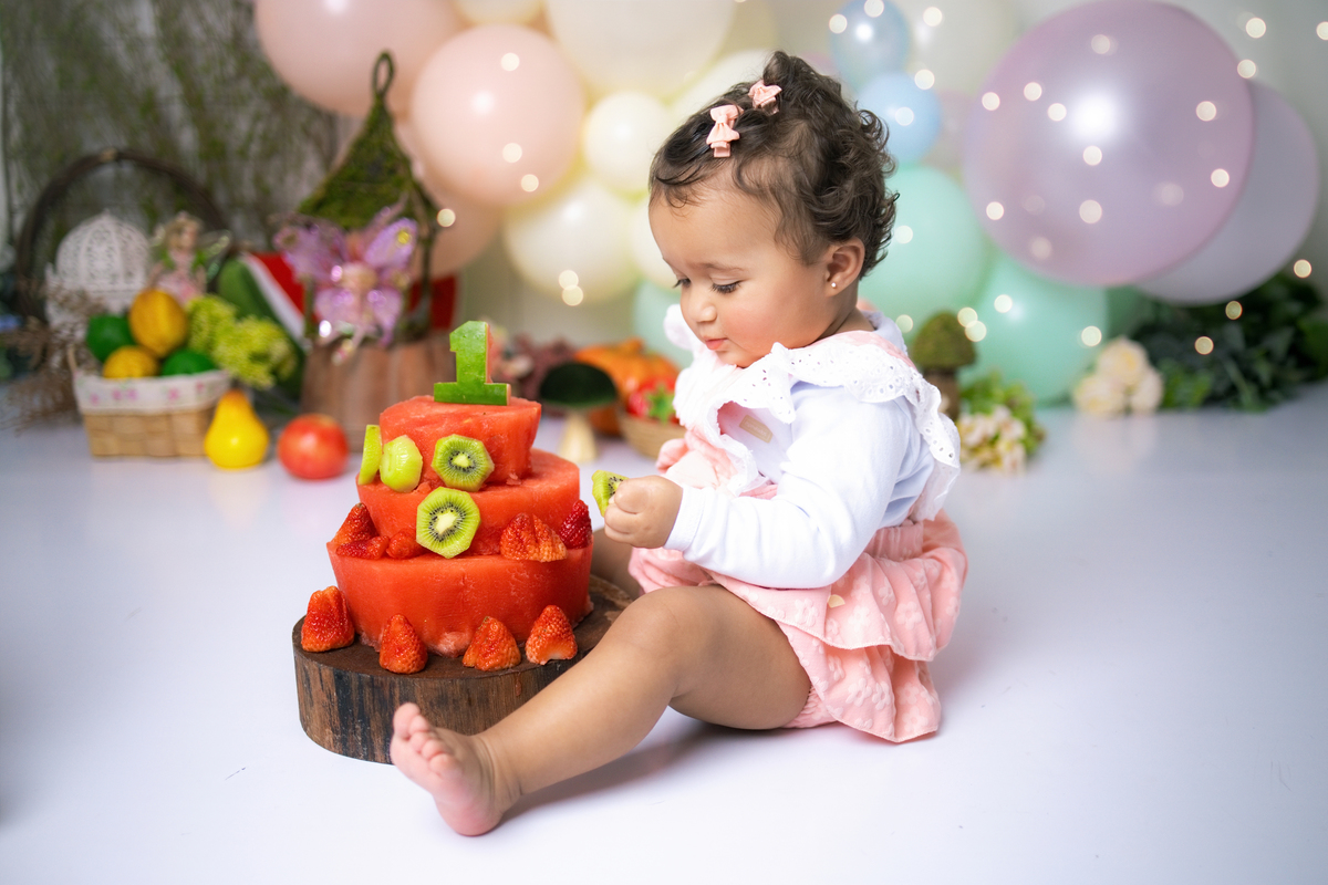 smash the fruit, ensaio infantil,, estúdio fotográfico, são caetano do sul, fatia do tempo, fotografia criativa, frutas coloridas, bebê sorrindo, aniversário de 1 ano, ensaio divertido, fotografia de bebê, cores vibrantes, infância feliz, fotos