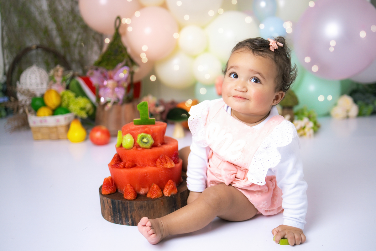 smash the fruit, ensaio infantil,, estúdio fotográfico, são caetano do sul, fatia do tempo, fotografia criativa, frutas coloridas, bebê sorrindo, aniversário de 1 ano, ensaio divertido, fotografia de bebê, cores vibrantes, infância feliz, fotos