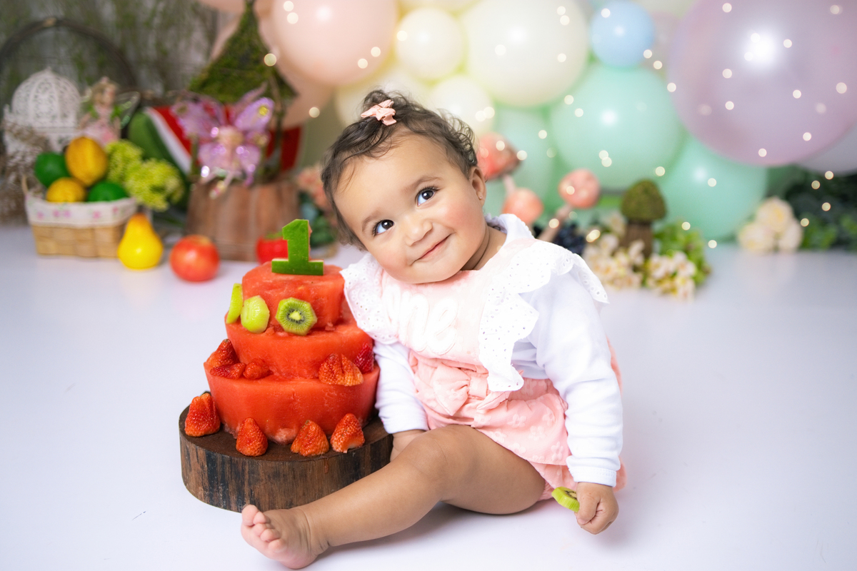 smash the fruit, ensaio infantil,, estúdio fotográfico, são caetano do sul, fatia do tempo, fotografia criativa, frutas coloridas, bebê sorrindo, aniversário de 1 ano, ensaio divertido, fotografia de bebê, cores vibrantes, infância feliz, fotos