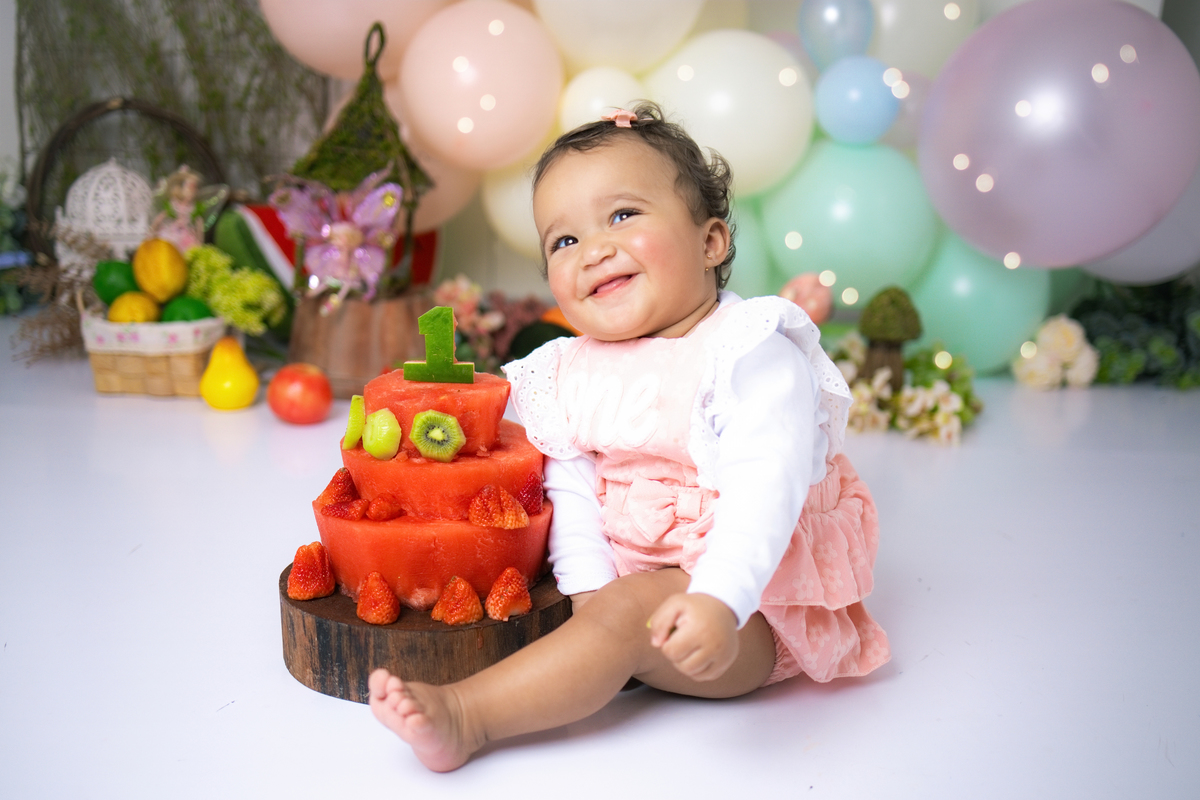 smash the fruit, ensaio infantil,, estúdio fotográfico, são caetano do sul, fatia do tempo, fotografia criativa, frutas coloridas, bebê sorrindo, aniversário de 1 ano, ensaio divertido, fotografia de bebê, cores vibrantes, infância feliz, fotos