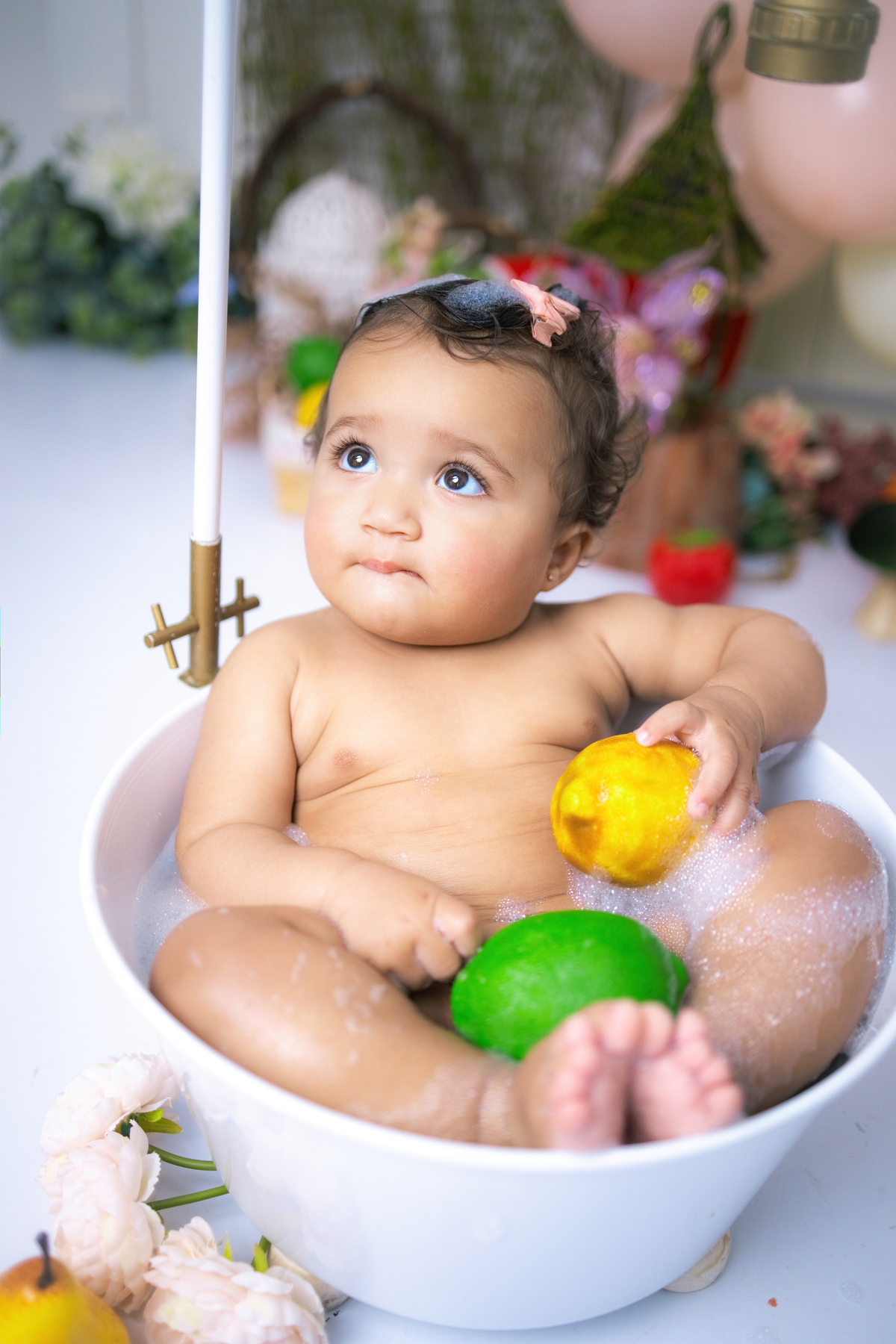 smash the fruit, ensaio infantil,, estúdio fotográfico, são caetano do sul, fatia do tempo, fotografia criativa, frutas coloridas, bebê sorrindo, aniversário de 1 ano, ensaio divertido, fotografia de bebê, cores vibrantes, infância feliz, fotos