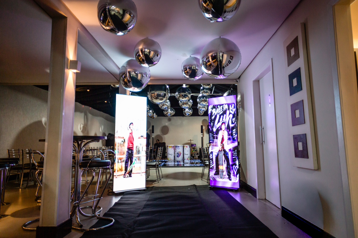 16anos, aniversariante, skate, festadeadolescente, festade16anos, aniversário, decoraçãofesta, balada, fotografiabalada, fotografiaeventos, fotografiananiversário, festatematica, baile, amizade, familia
