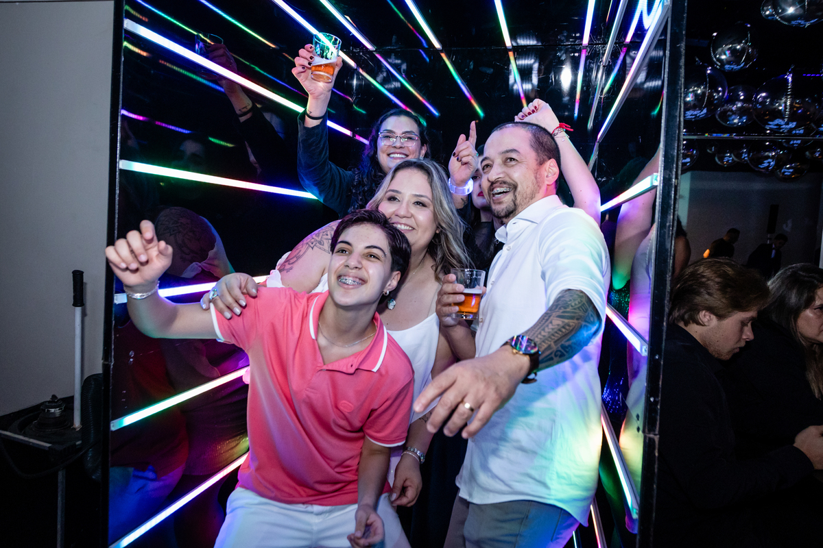 16anos, aniversariante, skate, festadeadolescente, festade16anos, aniversário, decoraçãofesta, balada, fotografiabalada, fotografiaeventos, fotografiananiversário, festatematica, baile, amizade, familia