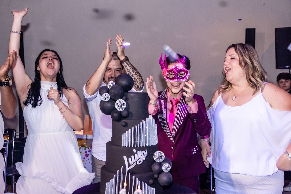 16anos, aniversariante, skate, festadeadolescente, festade16anos, aniversário, decoraçãofesta, balada, fotografiabalada, fotografiaeventos, fotografiananiversário, festatematica, baile, amizade, familia