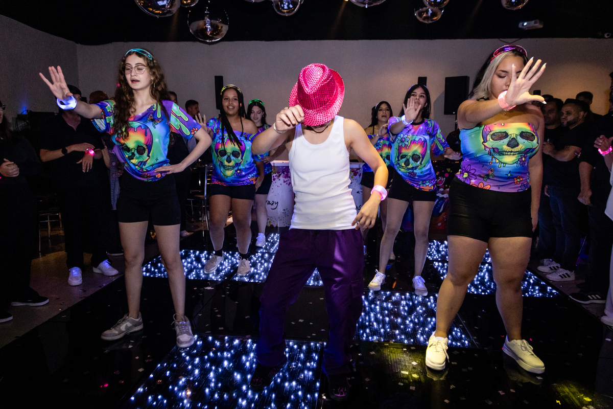 16anos, aniversariante, skate, festadeadolescente, festade16anos, aniversário, decoraçãofesta, balada, fotografiabalada, fotografiaeventos, fotografiananiversário, festatematica, baile, amizade, familia