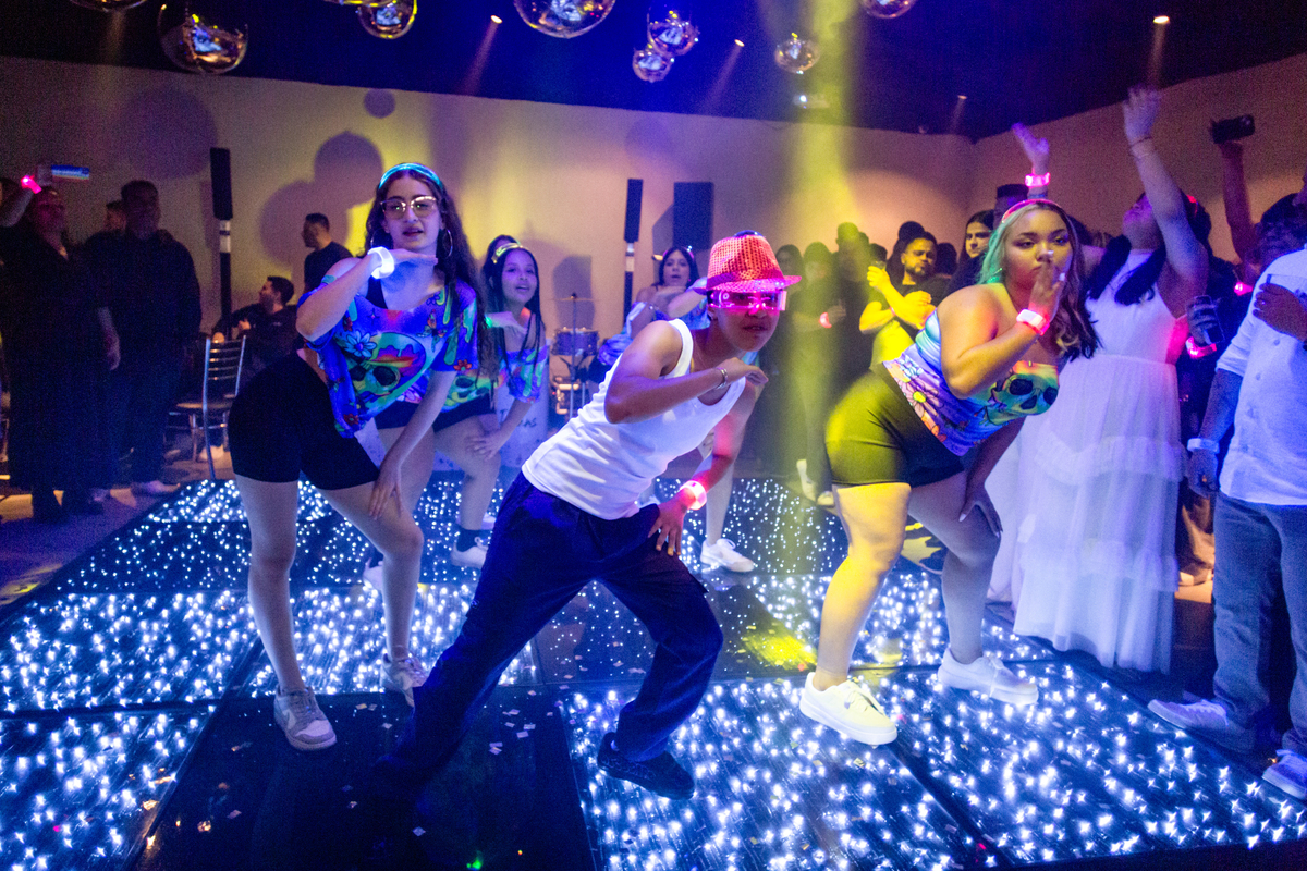 16anos, aniversariante, skate, festadeadolescente, festade16anos, aniversário, decoraçãofesta, balada, fotografiabalada, fotografiaeventos, fotografiananiversário, festatematica, baile, amizade, familia