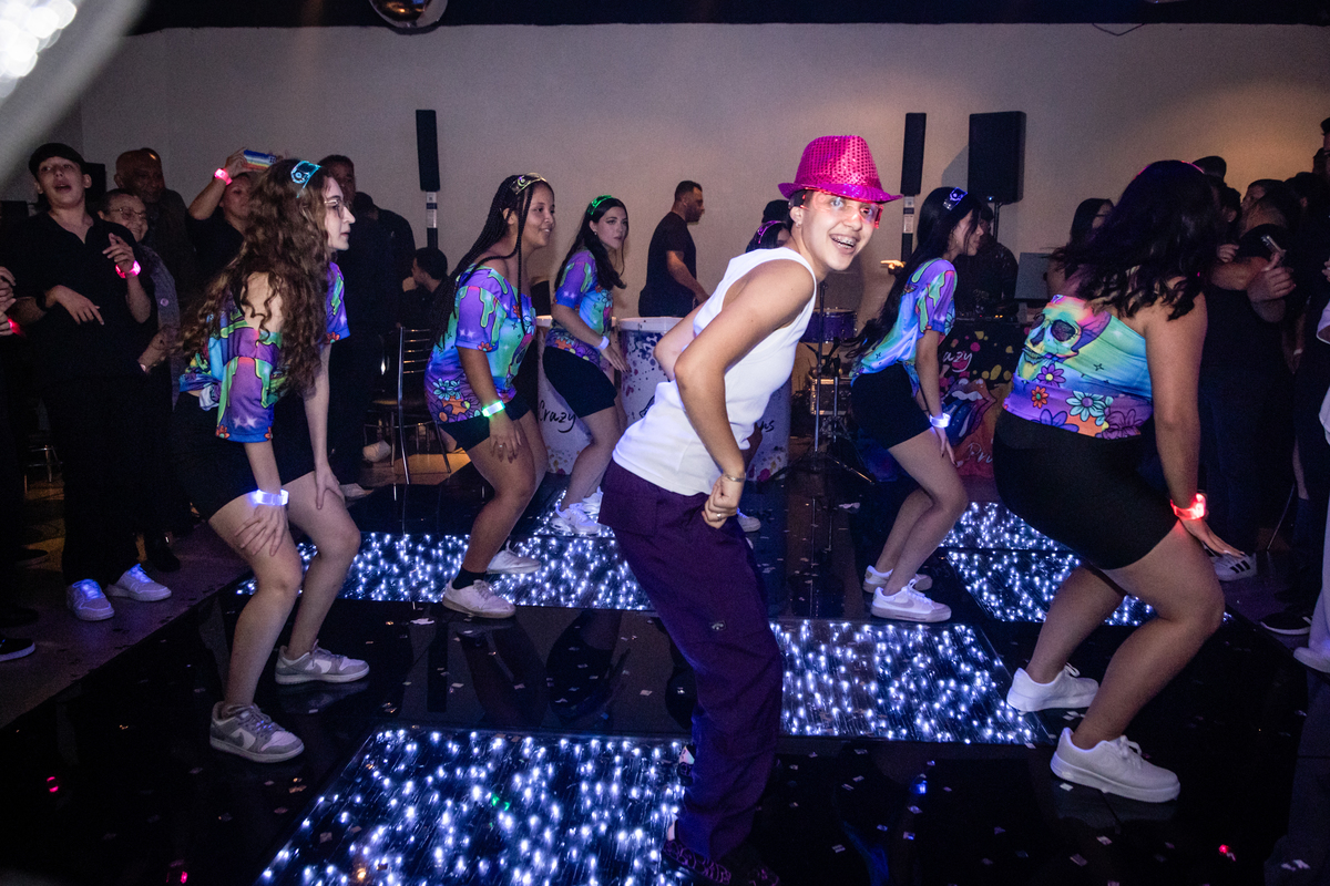 16anos, aniversariante, skate, festadeadolescente, festade16anos, aniversário, decoraçãofesta, balada, fotografiabalada, fotografiaeventos, fotografiananiversário, festatematica, baile, amizade, familia