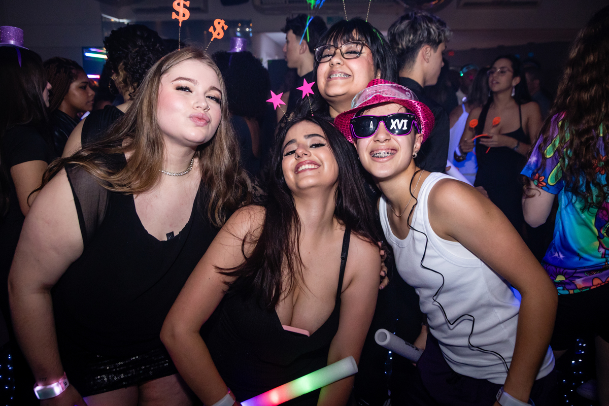 16anos, aniversariante, skate, festadeadolescente, festade16anos, aniversário, decoraçãofesta, balada, fotografiabalada, fotografiaeventos, fotografiananiversário, festatematica, baile, amizade, familia