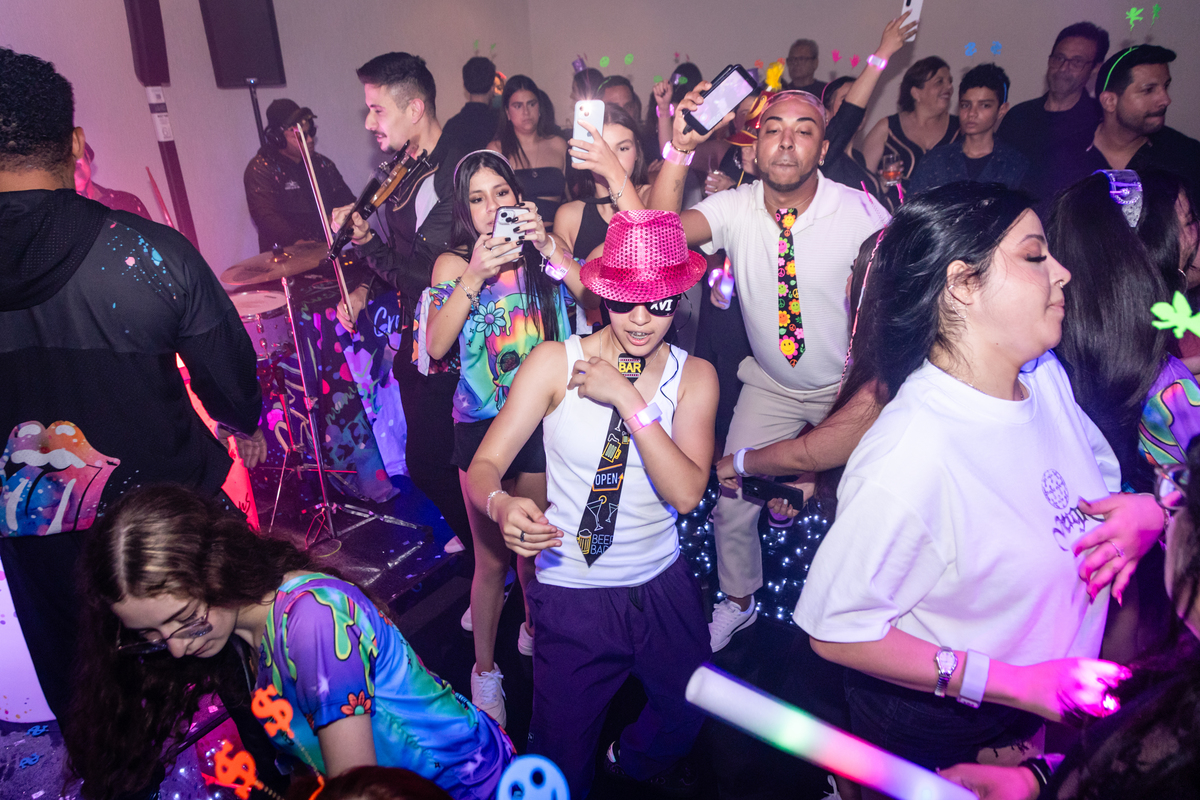16anos, aniversariante, skate, festadeadolescente, festade16anos, aniversário, decoraçãofesta, balada, fotografiabalada, fotografiaeventos, fotografiananiversário, festatematica, baile, amizade, familia