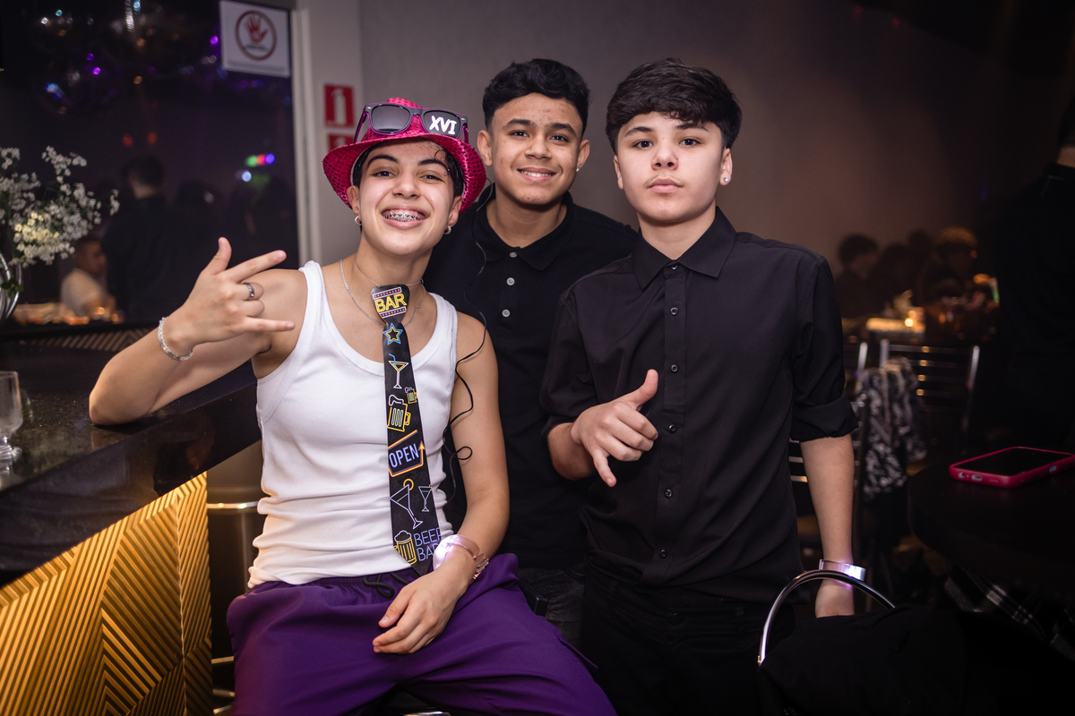 16anos, aniversariante, skate, festadeadolescente, festade16anos, aniversário, decoraçãofesta, balada, fotografiabalada, fotografiaeventos, fotografiananiversário, festatematica, baile, amizade, familia