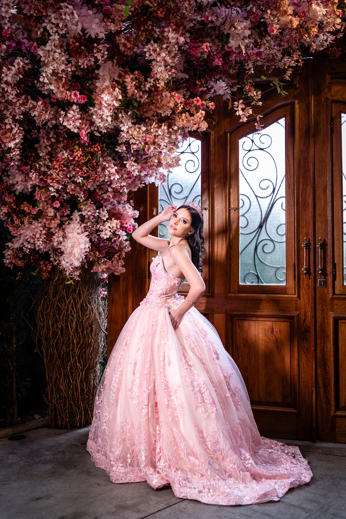 15anos, debutante, festade15anos, xvanos, decoracaode15anos, festaglam, decoracaomoderna,, festasofisticada, fotografiadeeventos, eventos15anos, decoracaodebutante, partydecor, cenário, brilho, requinte, estilo, decoração, vestido, balada