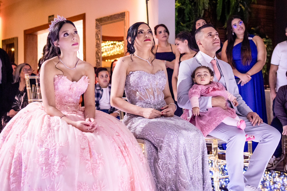 15anos, debutante, festade15anos, xvanos, decoracaode15anos, festaglam, decoracaomoderna,, festasofisticada, fotografiadeeventos, eventos15anos, decoracaodebutante, partydecor, cenário, brilho, requinte, estilo, decoração, vestido, balada