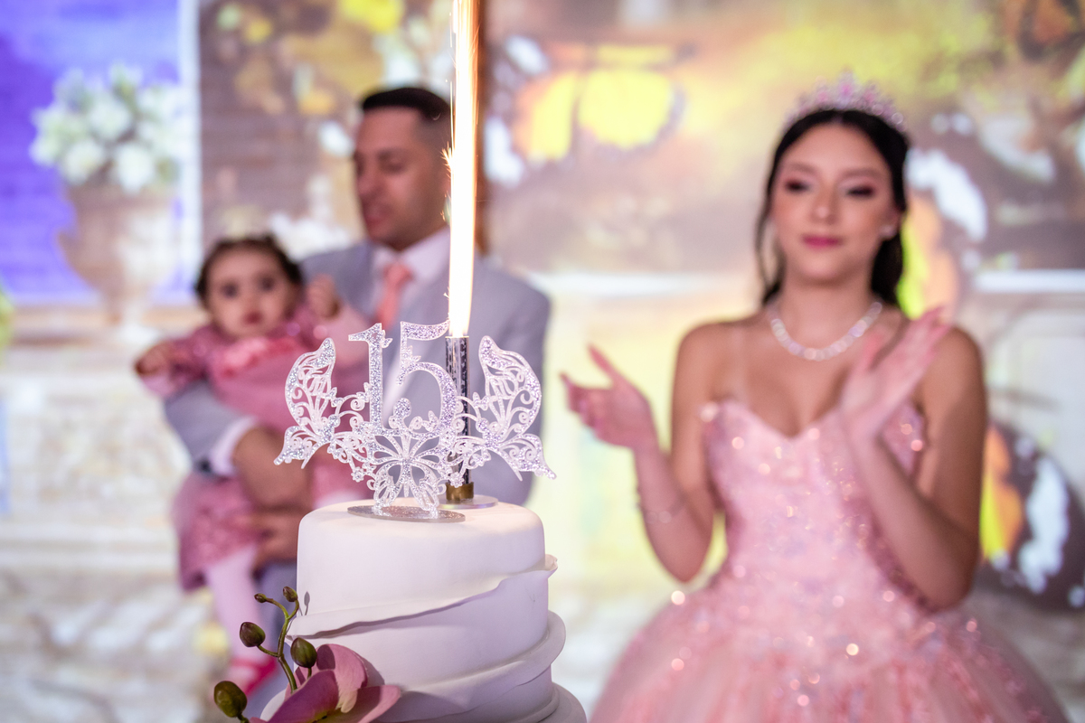 15anos, debutante, festade15anos, xvanos, decoracaode15anos, festaglam, decoracaomoderna,, festasofisticada, fotografiadeeventos, eventos15anos, decoracaodebutante, partydecor, cenário, brilho, requinte, estilo, decoração, vestido, balada