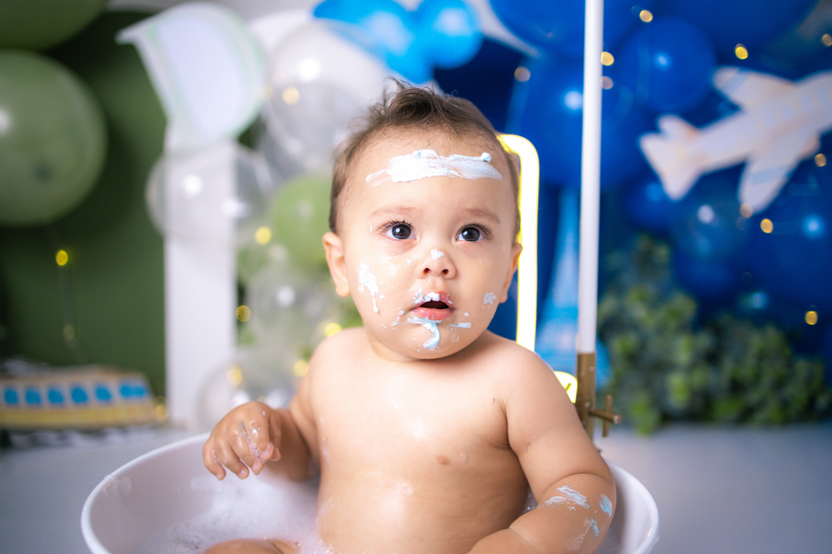smash the cake, ensaio infantil,, estúdio fotográfico, são caetano do sul, fatia do tempo, fotografia criativa, Disney, mikey, bebê sorrindo, aniversário de 1 ano, ensaio divertido, fotografia de bebê, cores vibrantes, infância feliz, fotos
