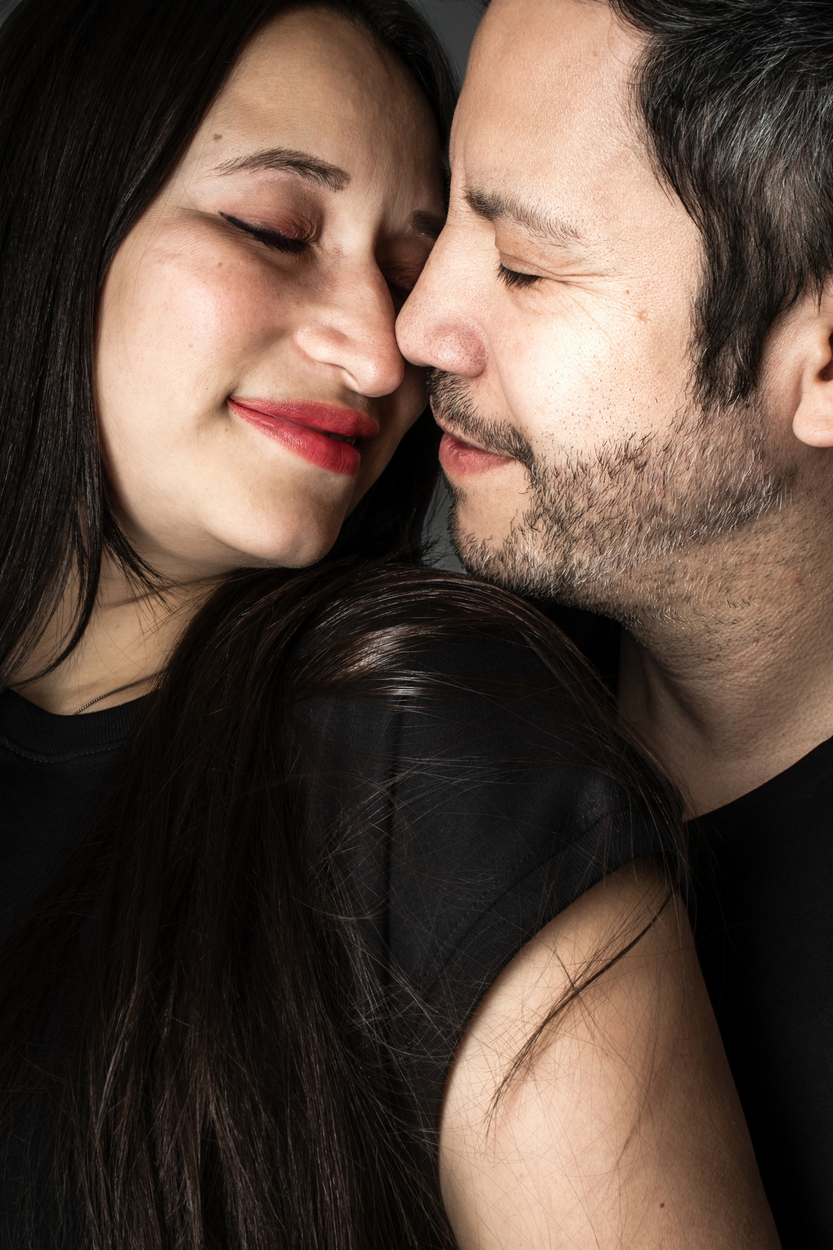 ensaio casal, ensaio pet, casal, amor, ensaio fotográfico, ensaio em estúdio, prewedding, pre casamento, ensaio de casamento, fotos, fotografia, decoração, fotos casa, fotos românticas, Golden, cachorro, ensaio com cachorro