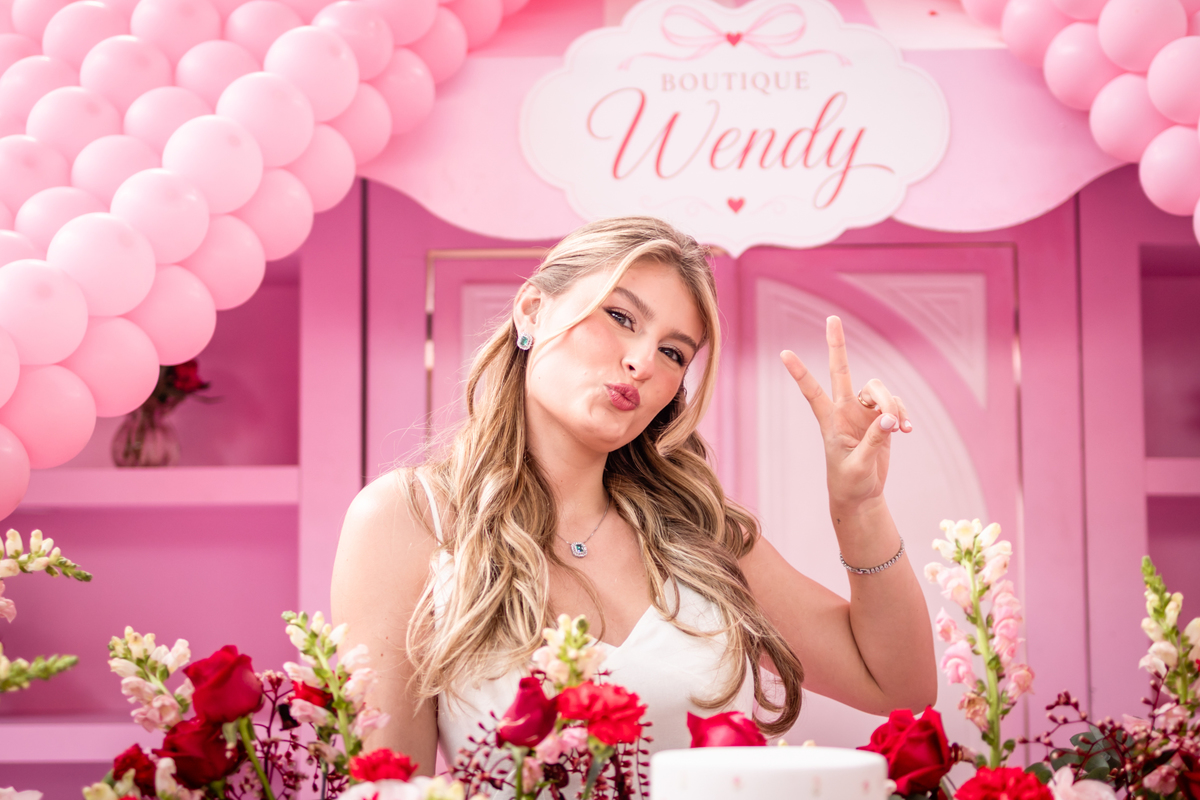 cha de lingerie, despedida de solteira, amizades, noiva, casamento, decoração de festa, celebração, bolo, doces de festa, momentos felizes, festa, despedida, casamento, decoração feminina, rosa, mãe.