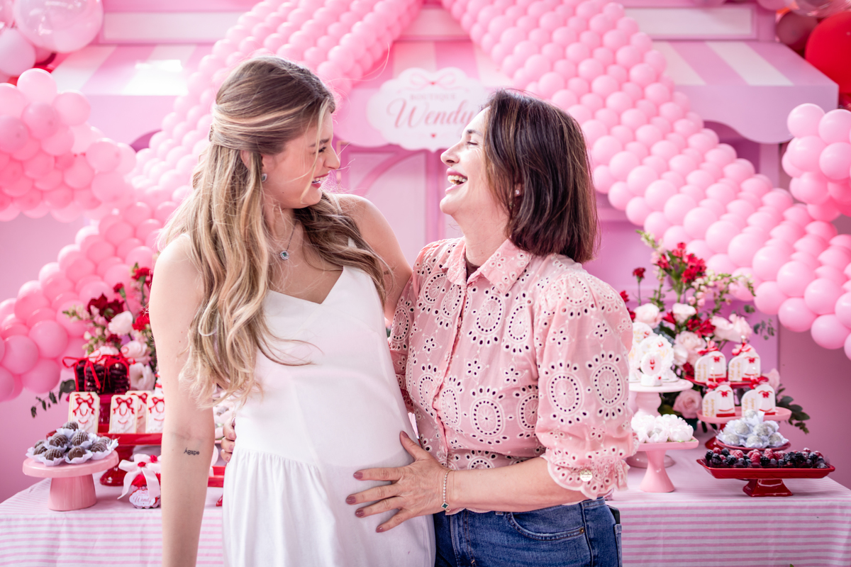 cha de lingerie, despedida de solteira, amizades, noiva, casamento, decoração de festa, celebração, bolo, doces de festa, momentos felizes, festa, despedida, casamento, decoração feminina, rosa, mãe.