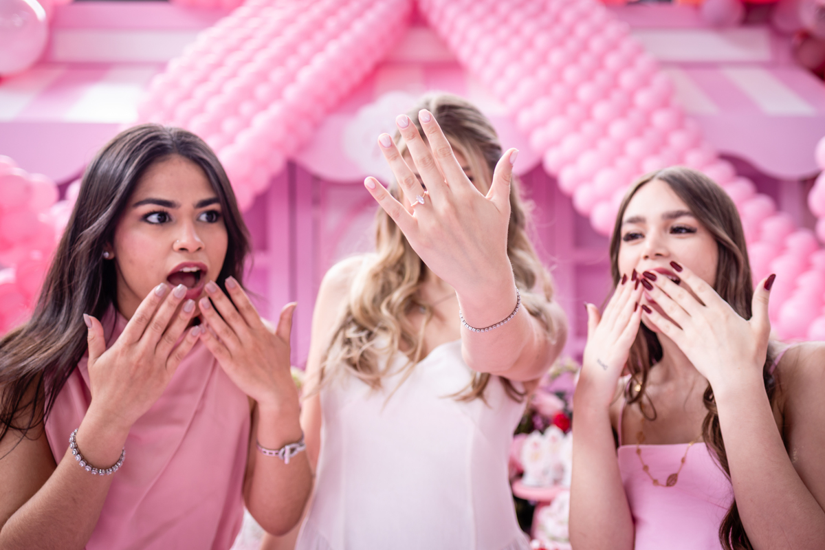 cha de lingerie, despedida de solteira, amizades, noiva, casamento, decoração de festa, celebração, bolo, doces de festa, momentos felizes, festa, despedida, casamento, decoração feminina, rosa, mãe.