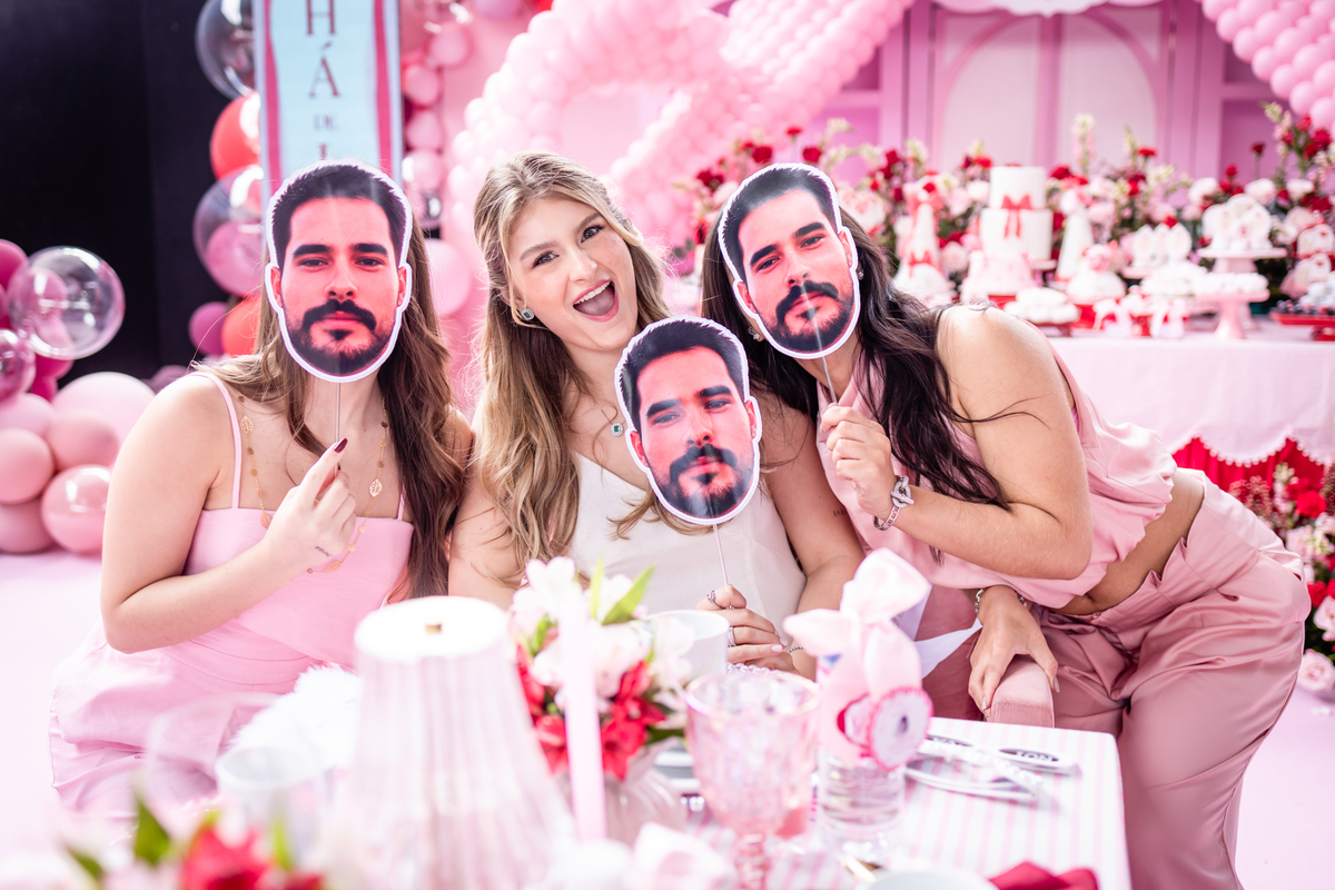 cha de lingerie, despedida de solteira, amizades, noiva, casamento, decoração de festa, celebração, bolo, doces de festa, momentos felizes, festa, despedida, casamento, decoração feminina, rosa, mãe.