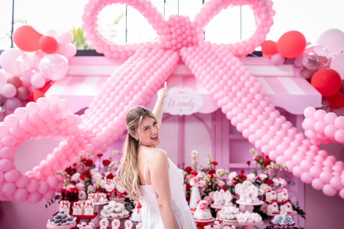 cha de lingerie, despedida de solteira, amizades, noiva, casamento, decoração de festa, celebração, bolo, doces de festa, momentos felizes, festa, despedida, casamento, decoração feminina, rosa, mãe.
