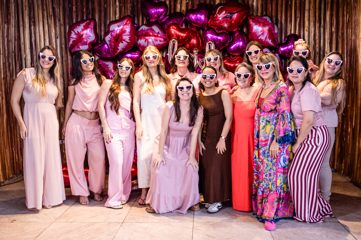 cha de lingerie, despedida de solteira, amizades, noiva, casamento, decoração de festa, celebração, bolo, doces de festa, momentos felizes, festa, despedida, casamento, decoração feminina, rosa, mãe.