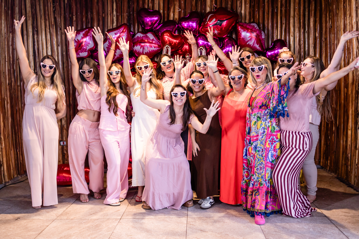 cha de lingerie, despedida de solteira, amizades, noiva, casamento, decoração de festa, celebração, bolo, doces de festa, momentos felizes, festa, despedida, casamento, decoração feminina, rosa, mãe.