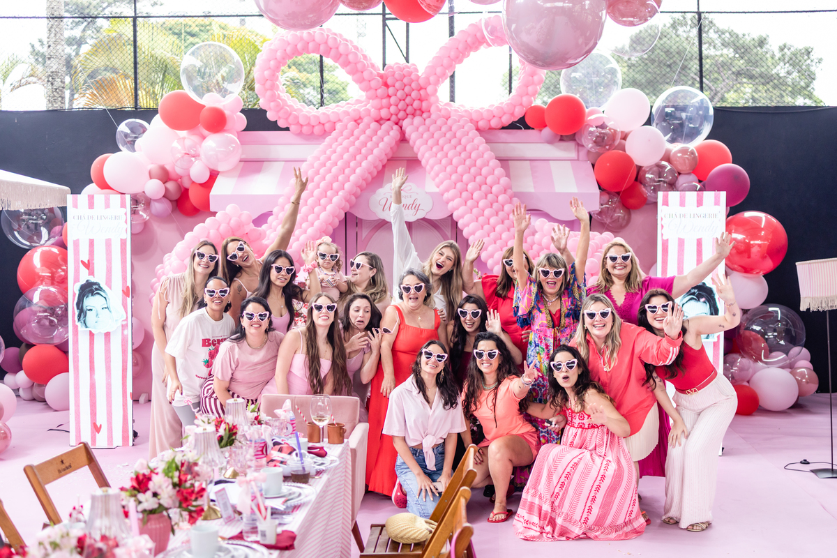 cha de lingerie, despedida de solteira, amizades, noiva, casamento, decoração de festa, celebração, bolo, doces de festa, momentos felizes, festa, despedida, casamento, decoração feminina, rosa, mãe.