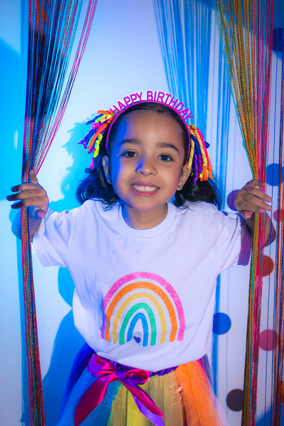 Ensaio infantil, aniversario infantil, 7 anos, ensaio de 7 anos, aniversario de criança, fotografia infantil, fotografia colorida, ensaio confetes, cenário fotográfico, cenário para ensaio. 