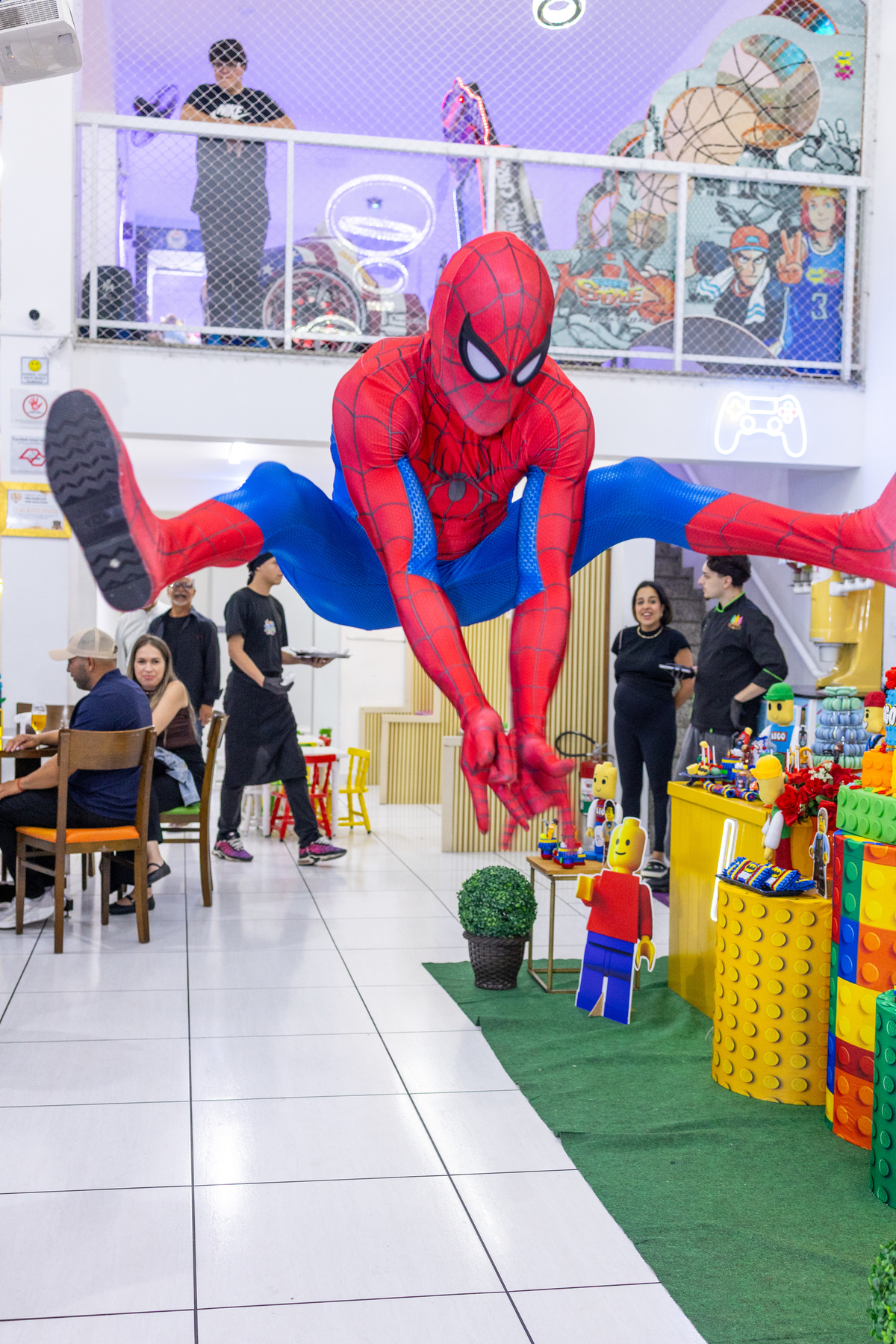 aniversario 7 anos, aniversario 4 anos, aniversario infantil, festa de criança, diversão, festa temática, lego, homem aranha, personagens, familia, momentos felizes, decoração de festa, parabéns, festa de aniversário, fotografia infantil, fotografia de fe