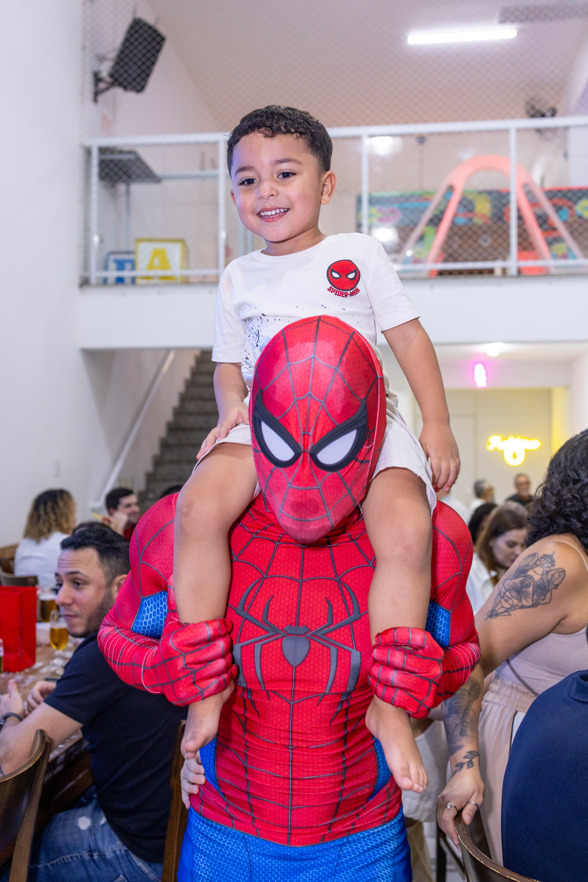 aniversario 7 anos, aniversario 4 anos, aniversario infantil, festa de criança, diversão, festa temática, lego, homem aranha, personagens, familia, momentos felizes, decoração de festa, parabéns, festa de aniversário, fotografia infantil, fotografia de fe