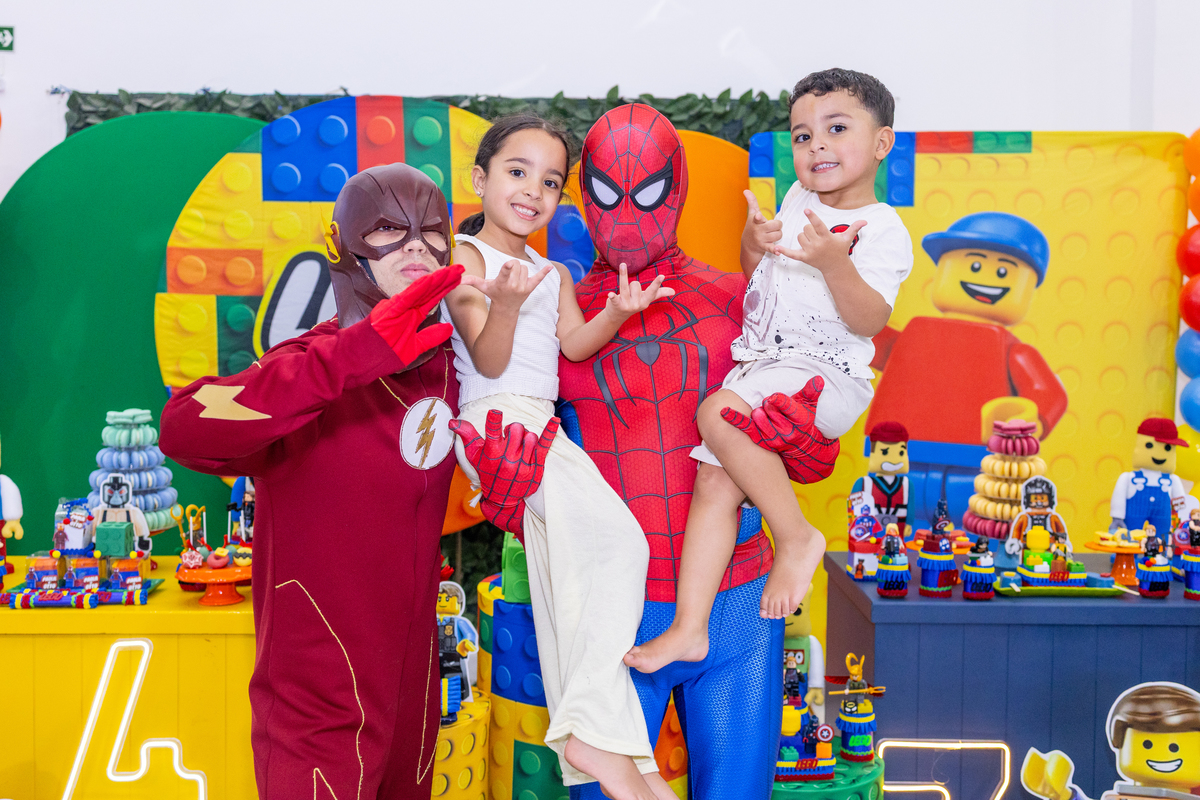 aniversario 7 anos, aniversario 4 anos, aniversario infantil, festa de criança, diversão, festa temática, lego, homem aranha, personagens, familia, momentos felizes, decoração de festa, parabéns, festa de aniversário, fotografia infantil, fotografia de fe