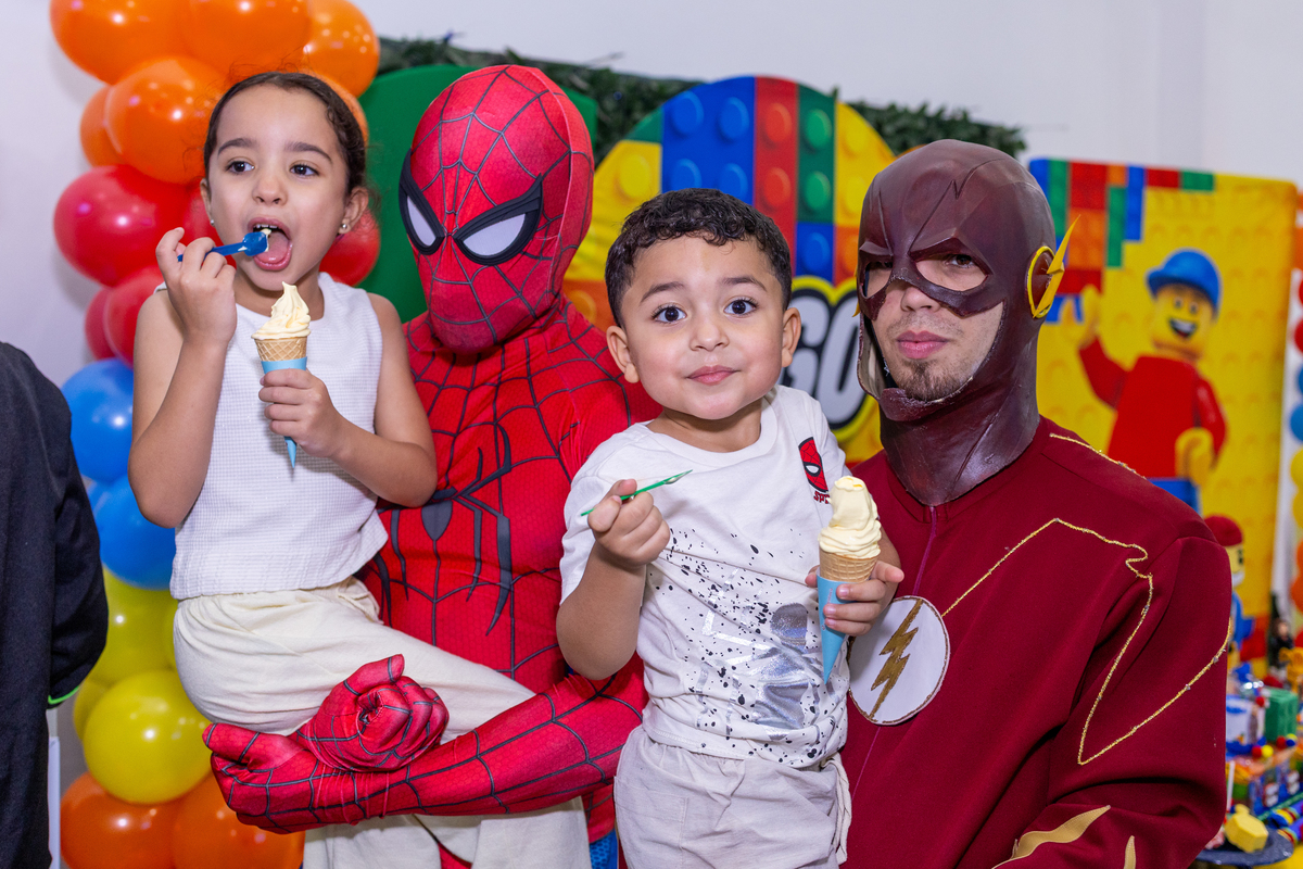aniversario 7 anos, aniversario 4 anos, aniversario infantil, festa de criança, diversão, festa temática, lego, homem aranha, personagens, familia, momentos felizes, decoração de festa, parabéns, festa de aniversário, fotografia infantil, fotografia de fe