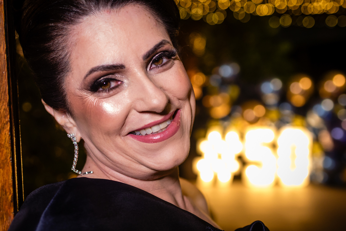 50 anos, aniversário adulto, aniversário 50 anos, celebração, festa de 50 anos, festa, decoração de festa, festa moderna, enfeites de festa, festa com requinte, fotografia de eventos, fotografia aniversário, fotografia familia, 