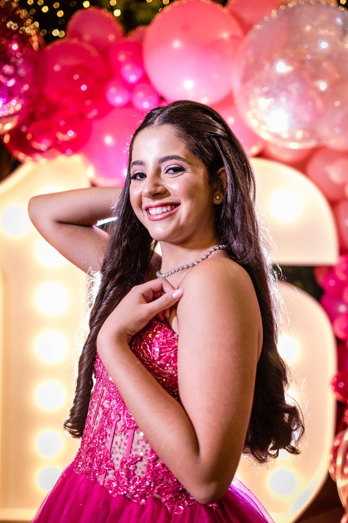 16anos, debutante, festade16anos, aniversário, decoracaode16anos, festaglam, decoracaomoderna, neonparty, festasofisticada, fotografiadeeventos, eventos16anos, decoracaodebutante, partydecor, cenário, brilho, requinte, estilo, decoração, vestido, balada