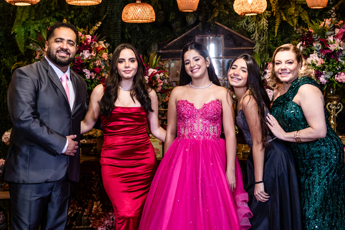 16anos, debutante, festade16anos, aniversário, decoracaode16anos, festaglam, decoracaomoderna, neonparty, festasofisticada, fotografiadeeventos, eventos16anos, decoracaodebutante, partydecor, cenário, brilho, requinte, estilo, decoração, vestido, balada