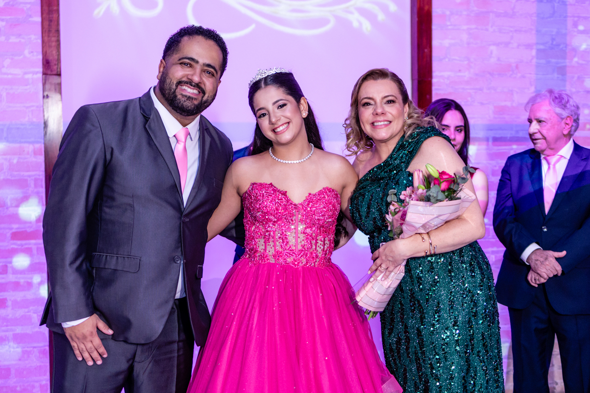 16anos, debutante, festade16anos, aniversário, decoracaode16anos, festaglam, decoracaomoderna, neonparty, festasofisticada, fotografiadeeventos, eventos16anos, decoracaodebutante, partydecor, cenário, brilho, requinte, estilo, decoração, vestido, balada