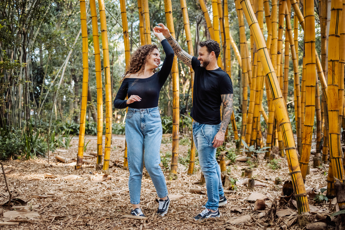 pre wedding, pré casamento, museu do Ipiranga, ensaio fotográfico, CASAMENTO, noiva, noivo, foto professional, vestido de noiva, namorados, marido, esposa, decoração, ar livre, parque, felicidade, casamento no campo, amor, familia,