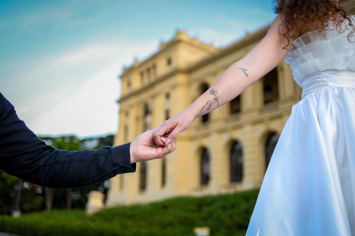 pre wedding, pré casamento, museu do Ipiranga, ensaio fotográfico, CASAMENTO, noiva, noivo, foto professional, vestido de noiva, namorados, marido, esposa, decoração, ar livre, parque, felicidade, casamento no campo, amor, familia,