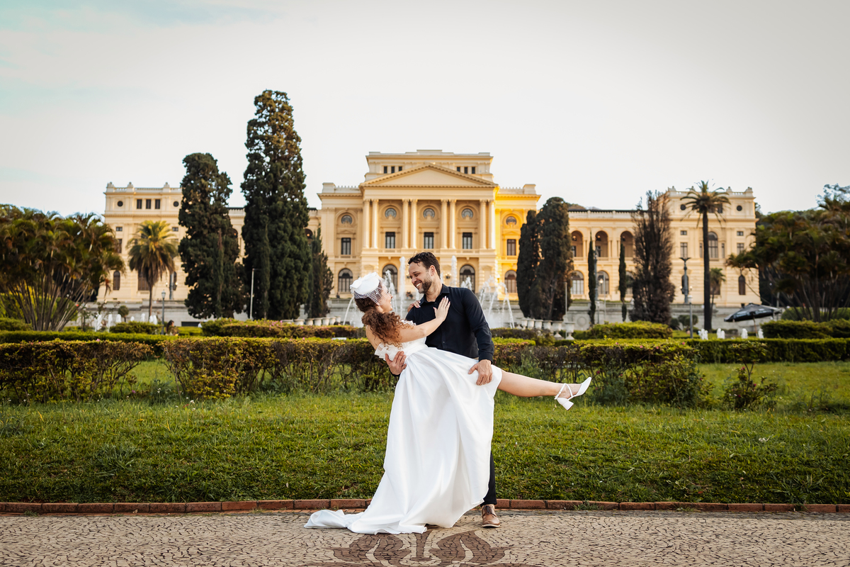 pre wedding, pré casamento, museu do Ipiranga, ensaio fotográfico, CASAMENTO, noiva, noivo, foto professional, vestido de noiva, namorados, marido, esposa, decoração, ar livre, parque, felicidade, casamento no campo, amor, familia,
