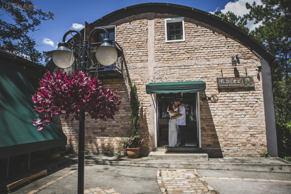 ensaio pre casamento, ensaio de casal, cervejaria rofer, ensaio na cervejaria, cervejaria, ensaio antes do casamento, fotografo de casamento, ensaios em locais diferentes, ensaio save the date, ensaio pre wedding, ensaio pre casamento em itupeva
