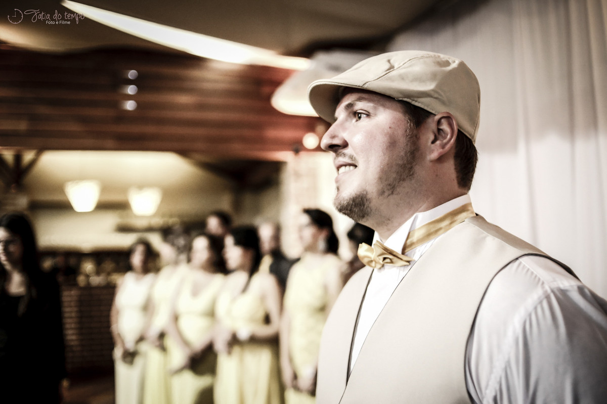 Noivo aguardando a noiva