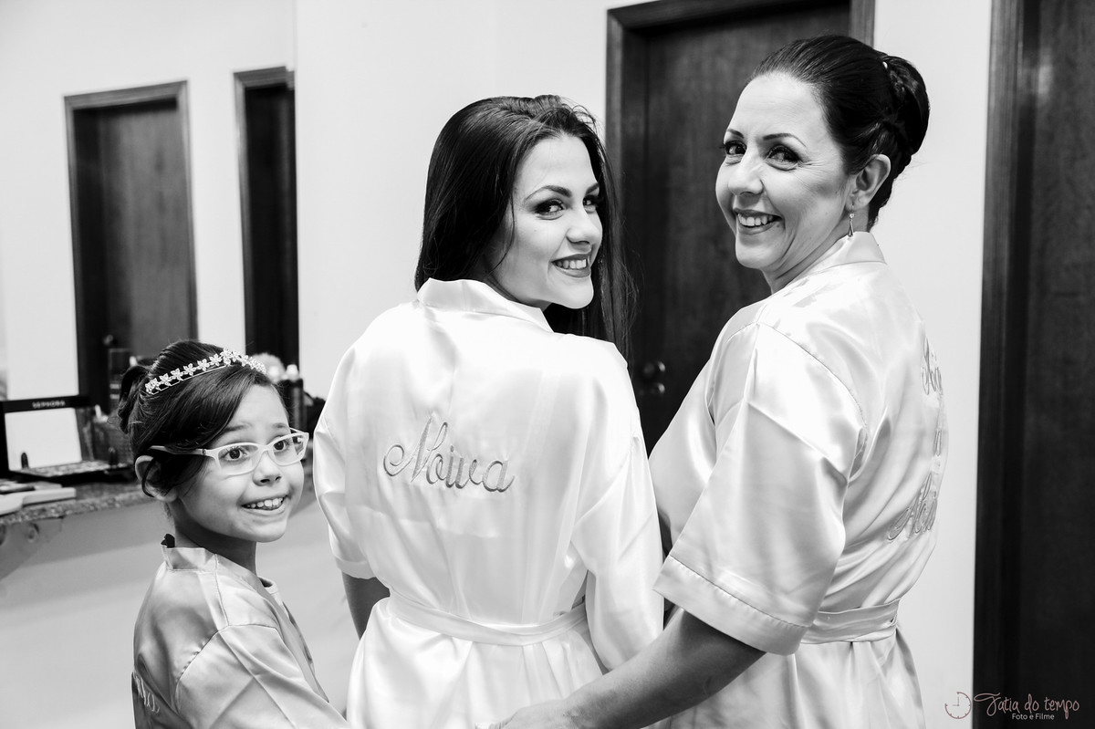 Daminha, noiva e mãe da noiva