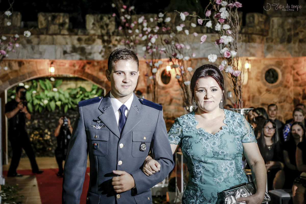 Noivo e mãe