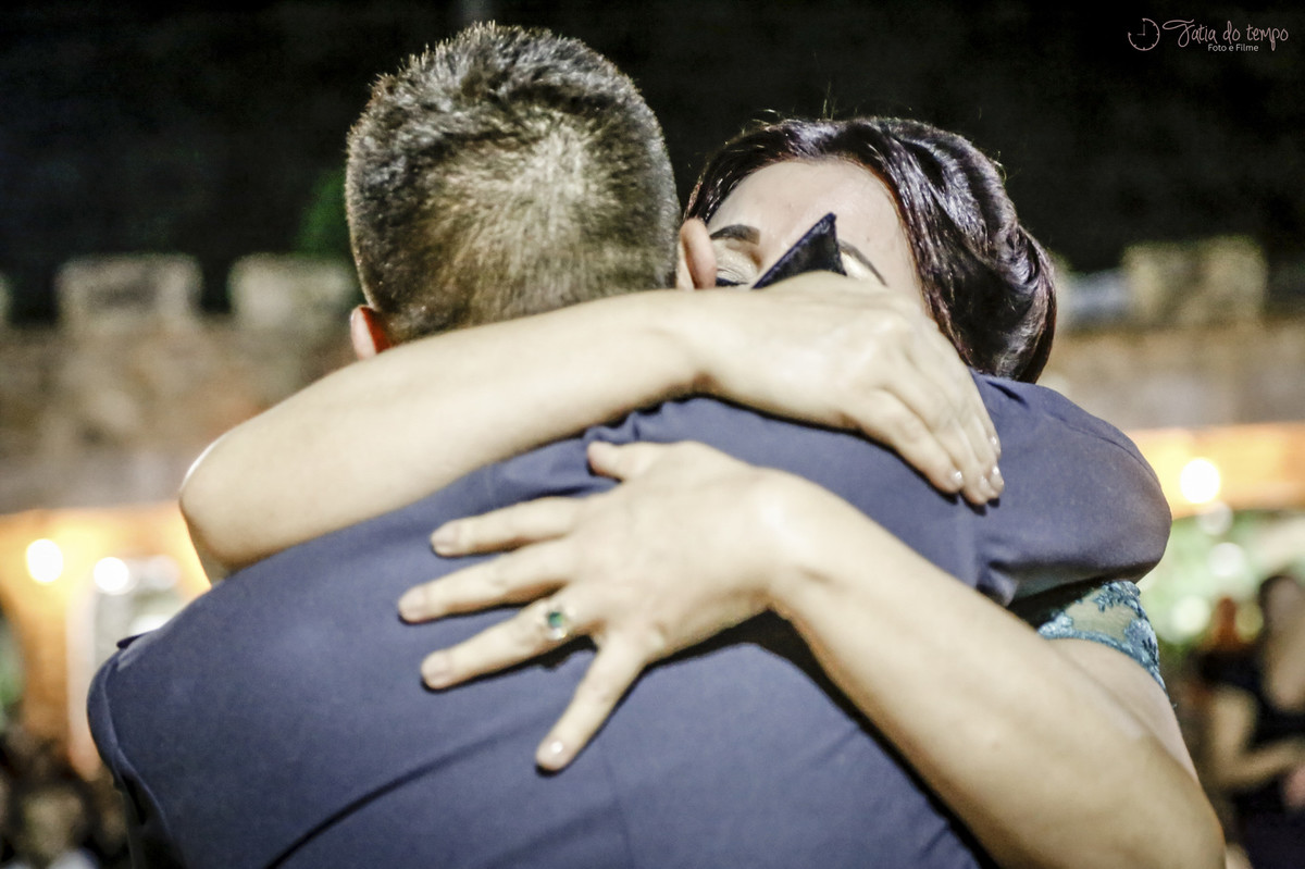 Abraço mãe noivo
